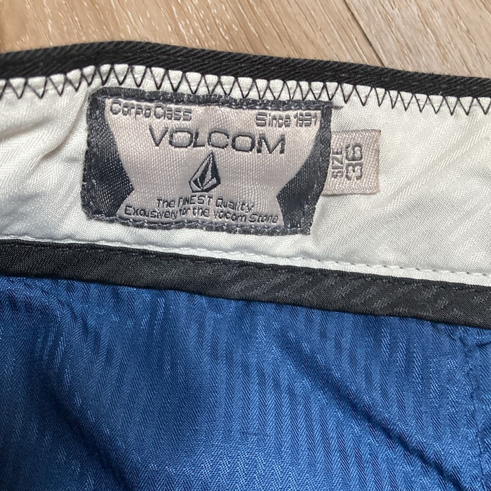 Volcom Shorts size 36 - Picture 3 of 5